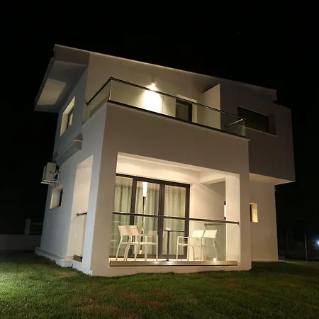 アパートホテル Blue Avenue パリウリ