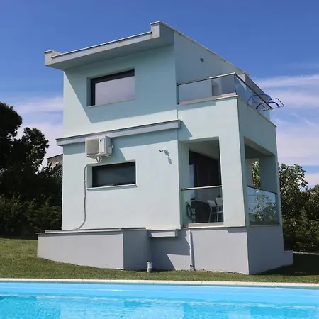 Blue Avenue Aparthotel 4*