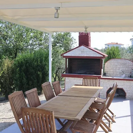 Blue Avenue Aparthotel