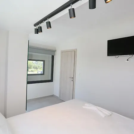 Blue Avenue 3*