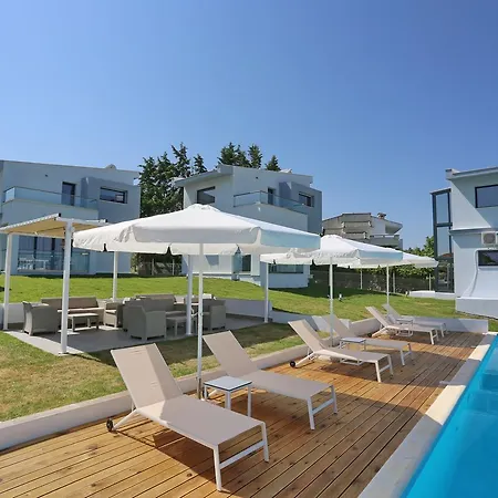 Blue Avenue 3*