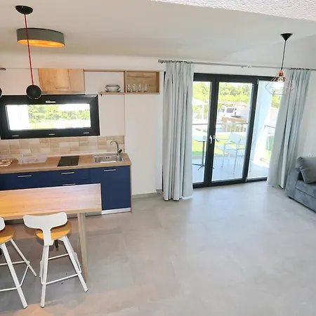 Blue Avenue Aparthotel 3*