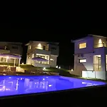 Blue Avenue 4*