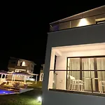 Blue Avenue Aparthotel