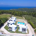 Blue Avenue 4*