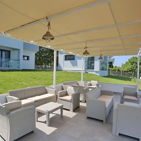 Blue Avenue Палиури